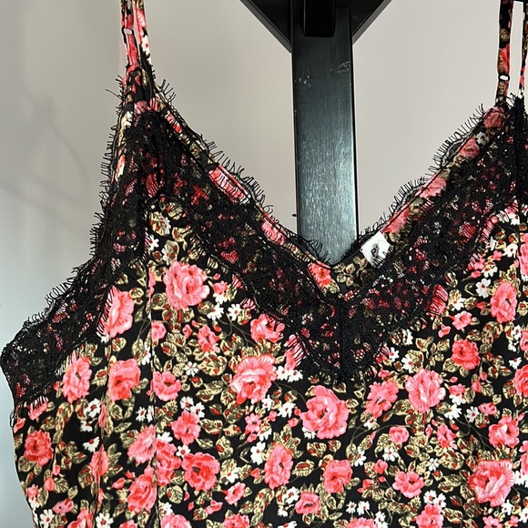 Flirty Tank - Picture 2 of 6